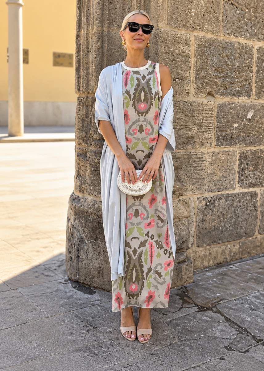 Majorie | Ensemble satiné artistique avec robe et châle assorti